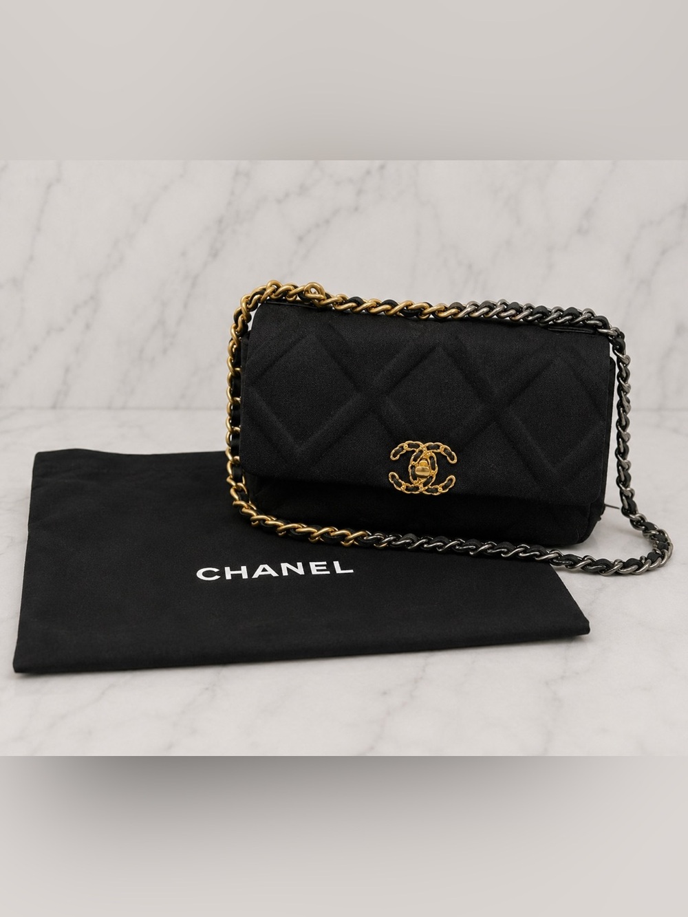 🆕 🖤✨ CC Mini Flap Bag – Black Quilted Fabric with Mixed Metal Chain ✨🖤